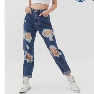 Urban Outfitters BDG High-Waisted Mom Jean – Destroyed Medium Wash size 26